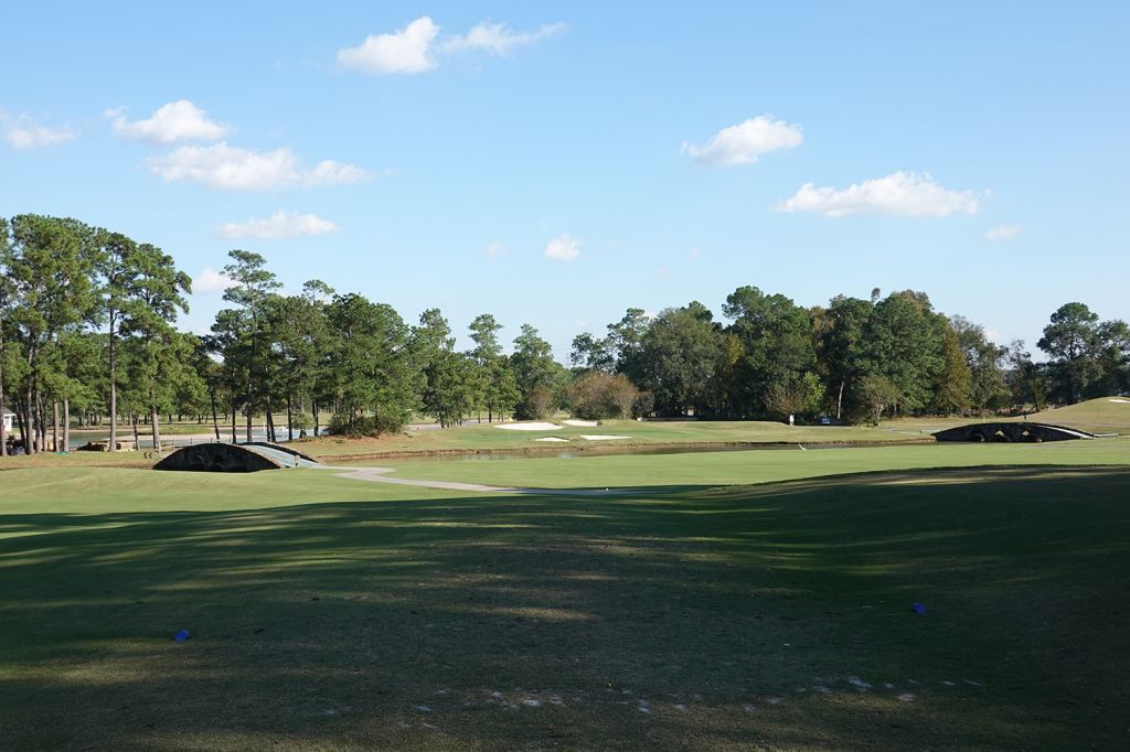 6th Hole at Tour 18 Golf Course (Houston) (155 Yard Par 3)